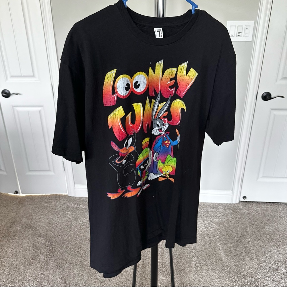 Looney Toons Neon Retro Tee Size: Large